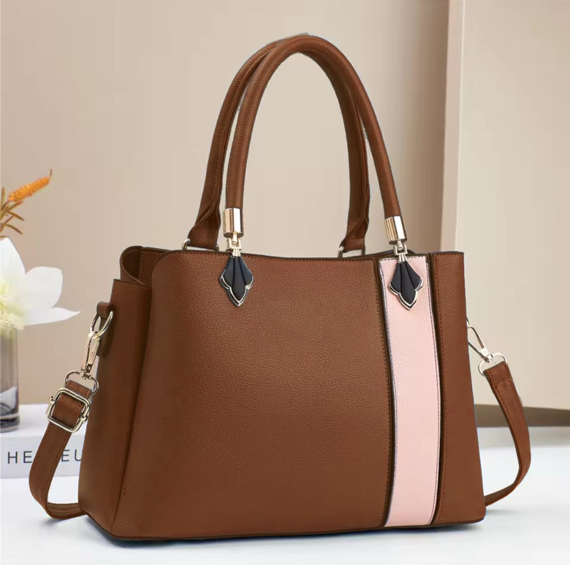 Elegant & Everyday-Perfect Handbag - Image 4