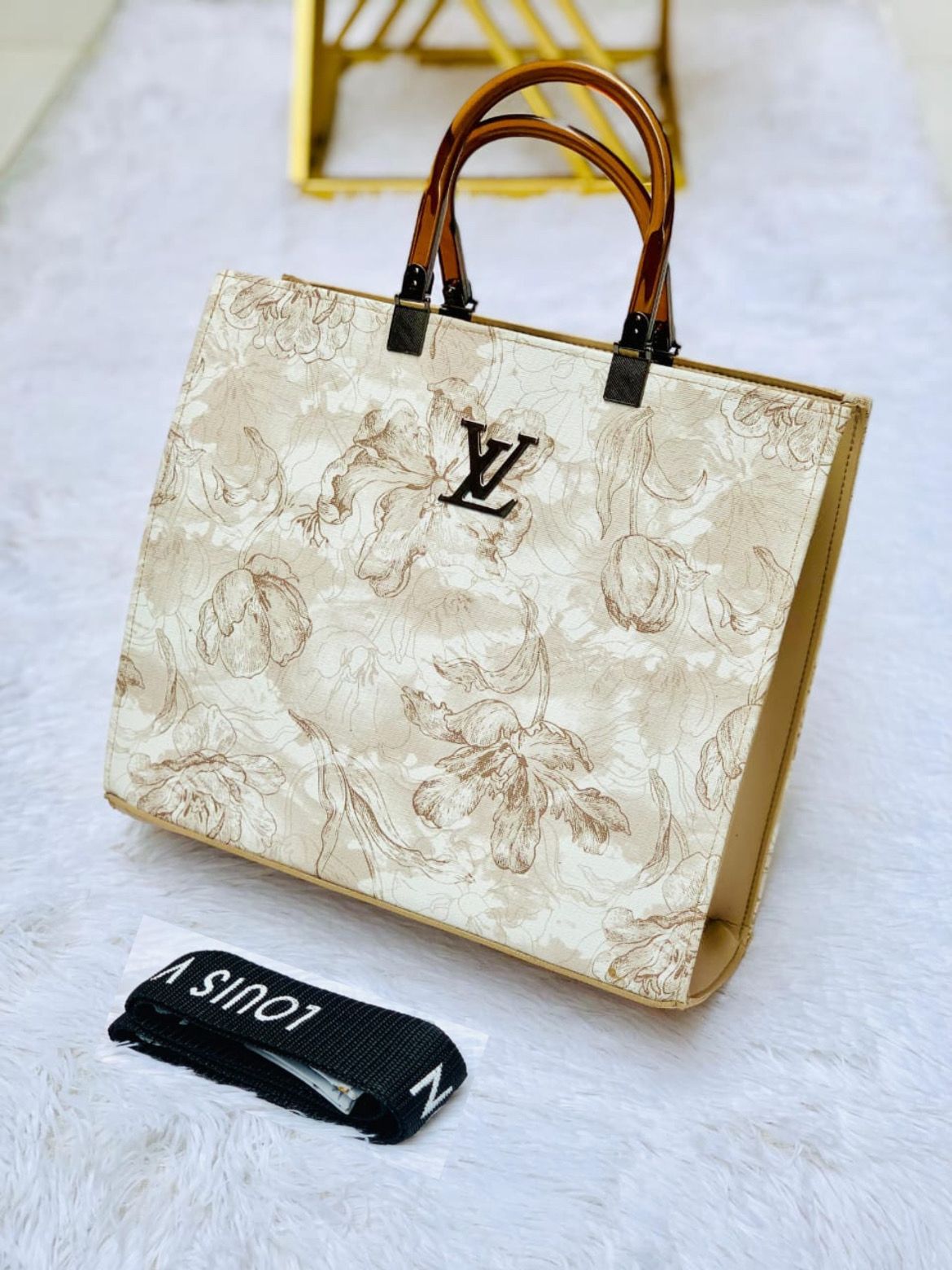 Louis Vuitton LV Designer Hand Bag π - Image 2