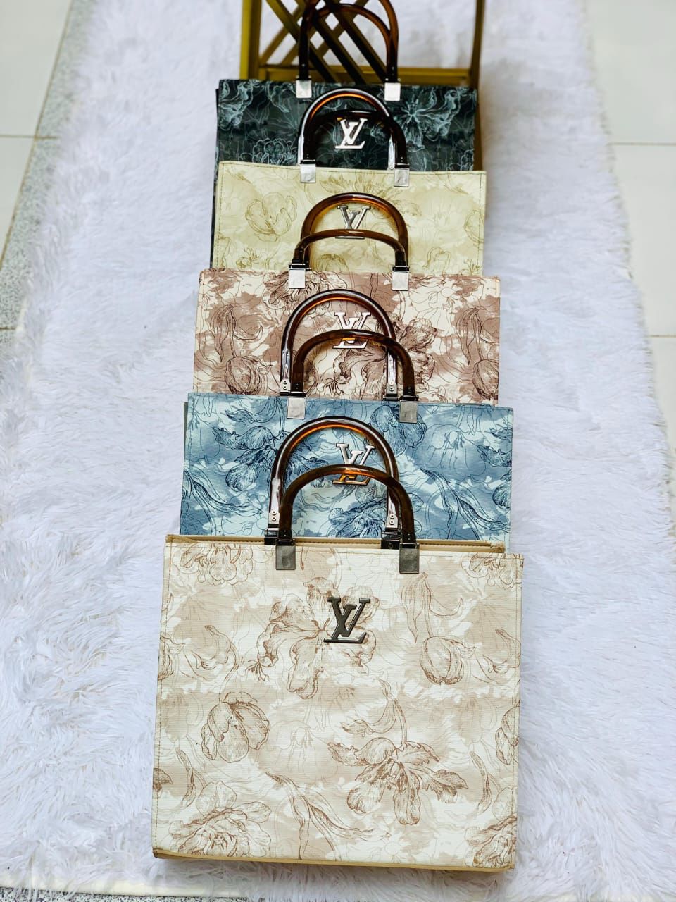 Louis Vuitton LV Designer Hand Bag π - Image 6