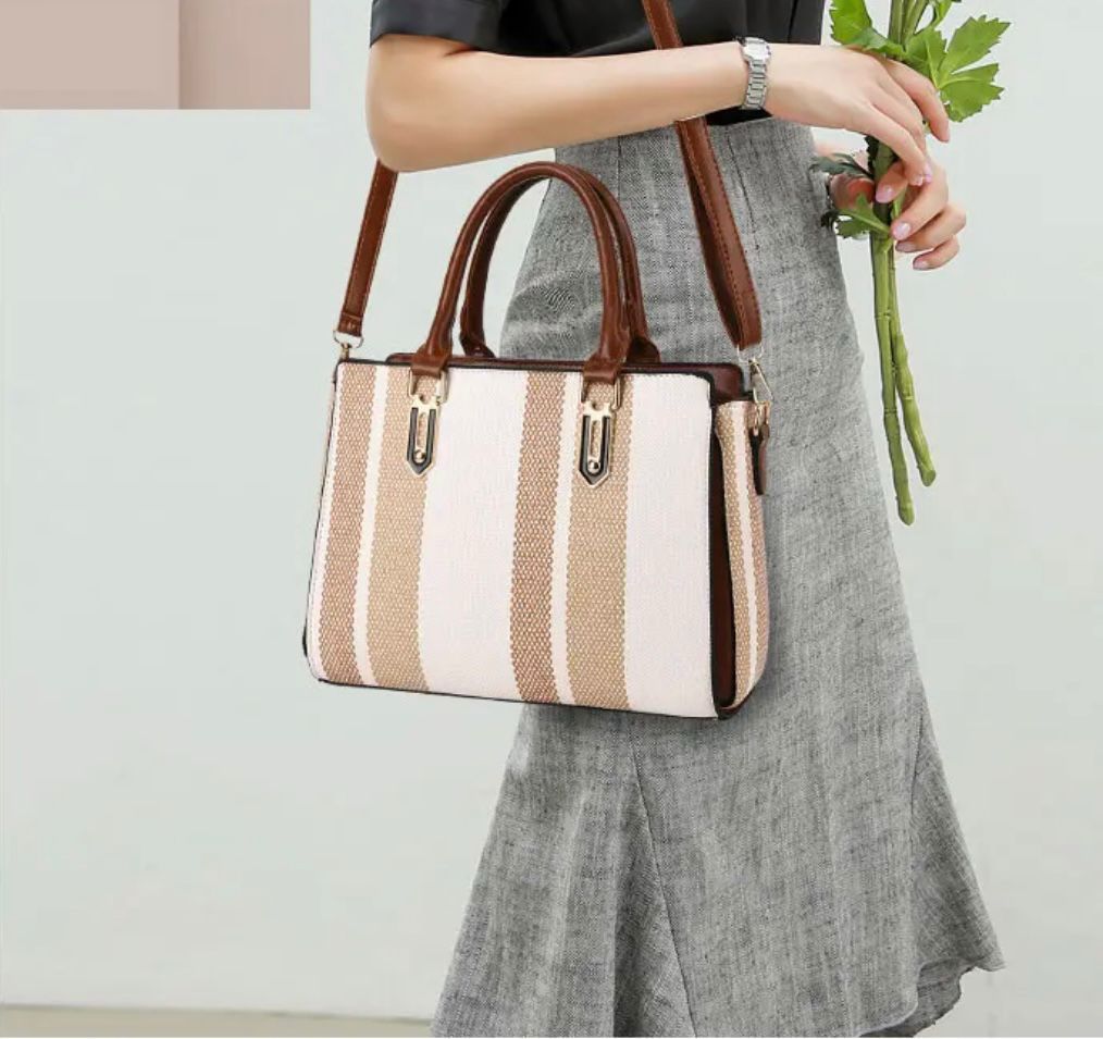 MODERN AND STYLISH SHOULDER BAGS FOR GIRLS